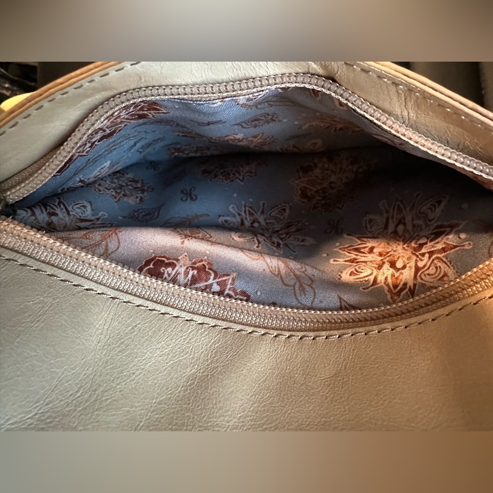 Beige hobo cross body purse - Picture 13 of 16